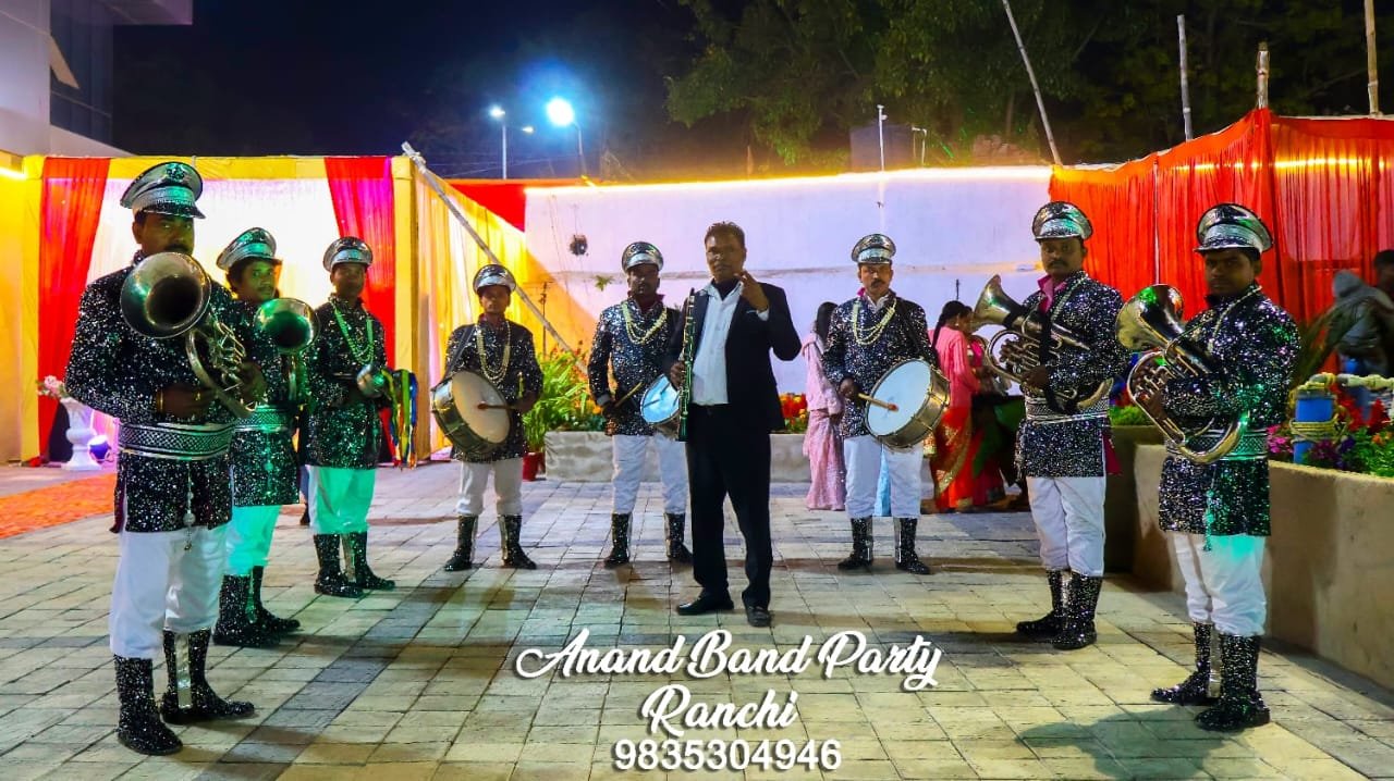 Groom entry with dhol and ghodi